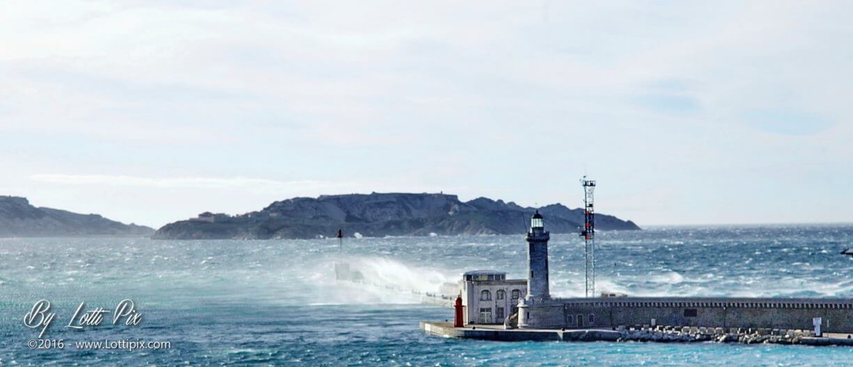 Phare sous le vent Marseille la jeter et le mistral