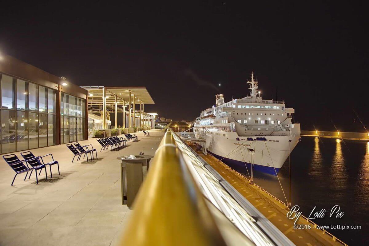Croisière-MEDITERRANEE-à-quai-By-Night