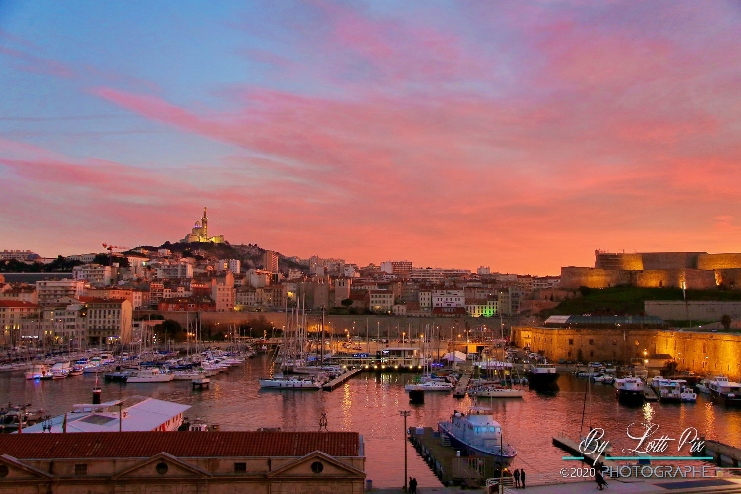 Marseille le Vieux Port, coucher de soleil pastel