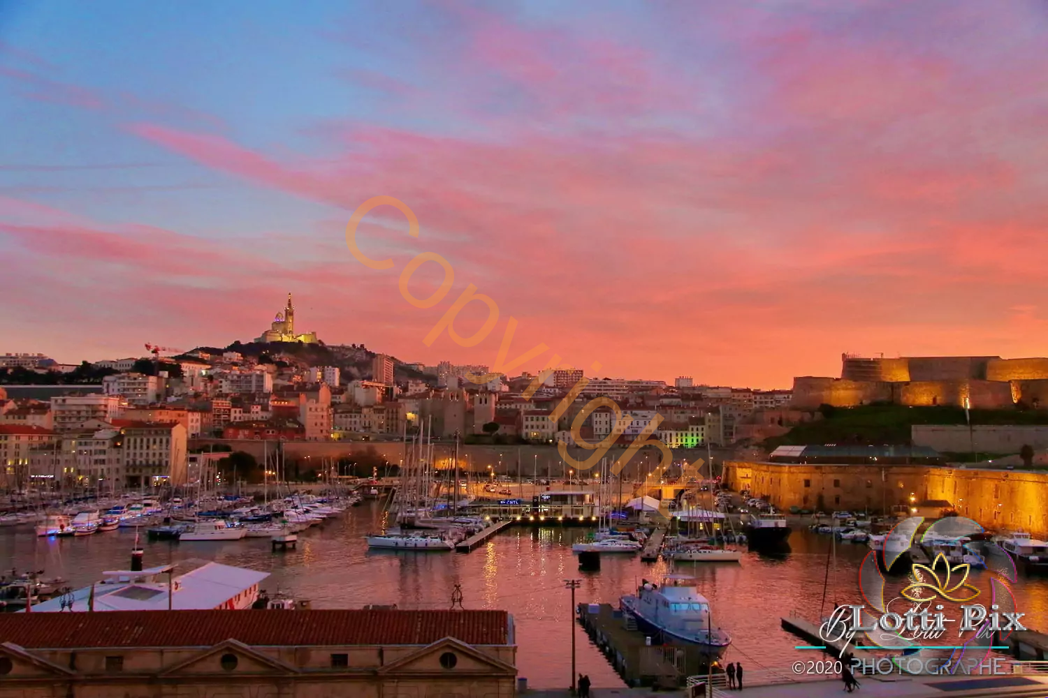 Marseille le Vieux Port, coucher de soleil pastel