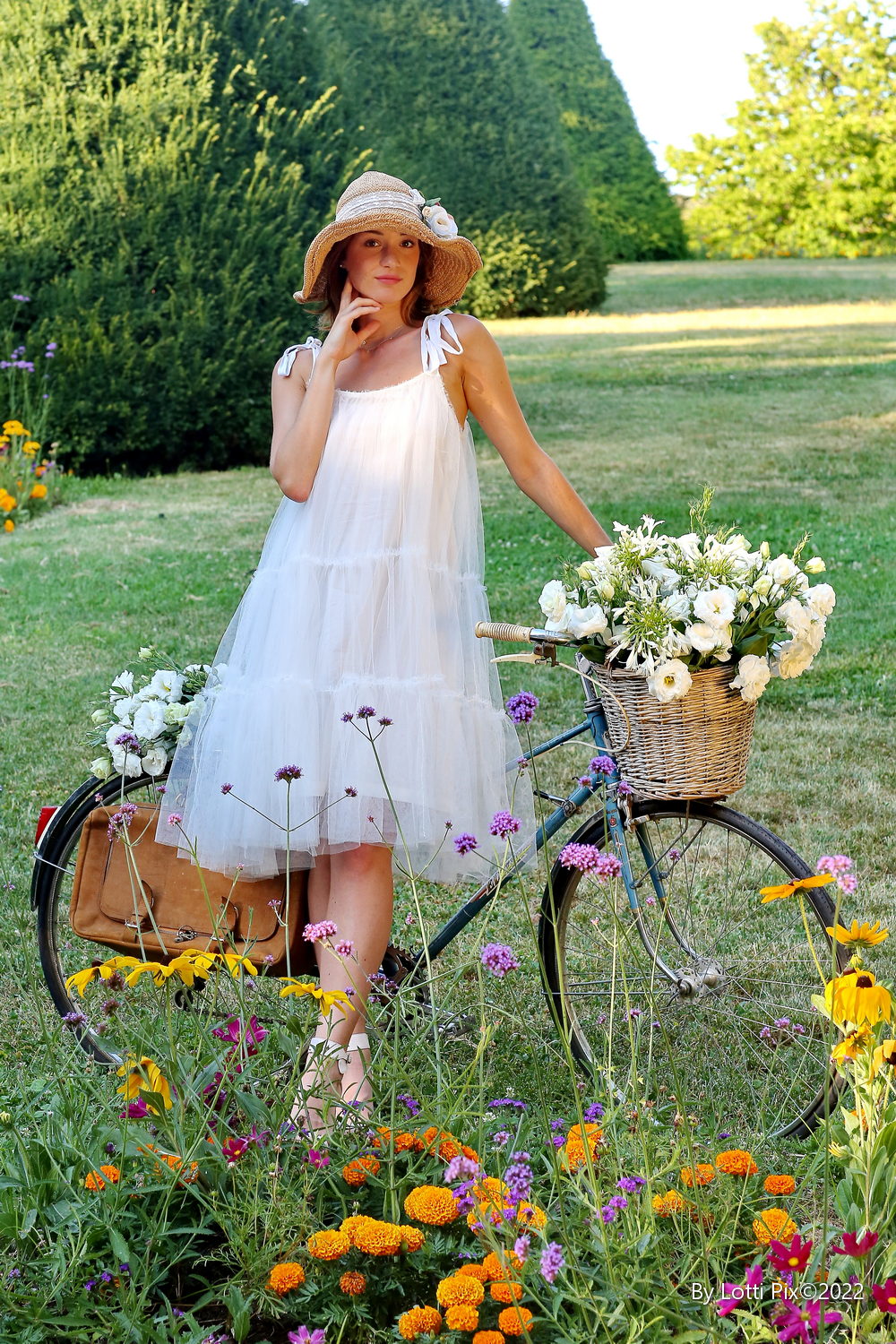 MODELES By Lotti Pix Photographe Professionnel à Marseille,Photos shoot pour MODELES amateur/Professionnel,MODELES By Lotti Pix Photographe Professionnel,modèles: Model Portfolio; Modeling; Photographie; modeling portfolio