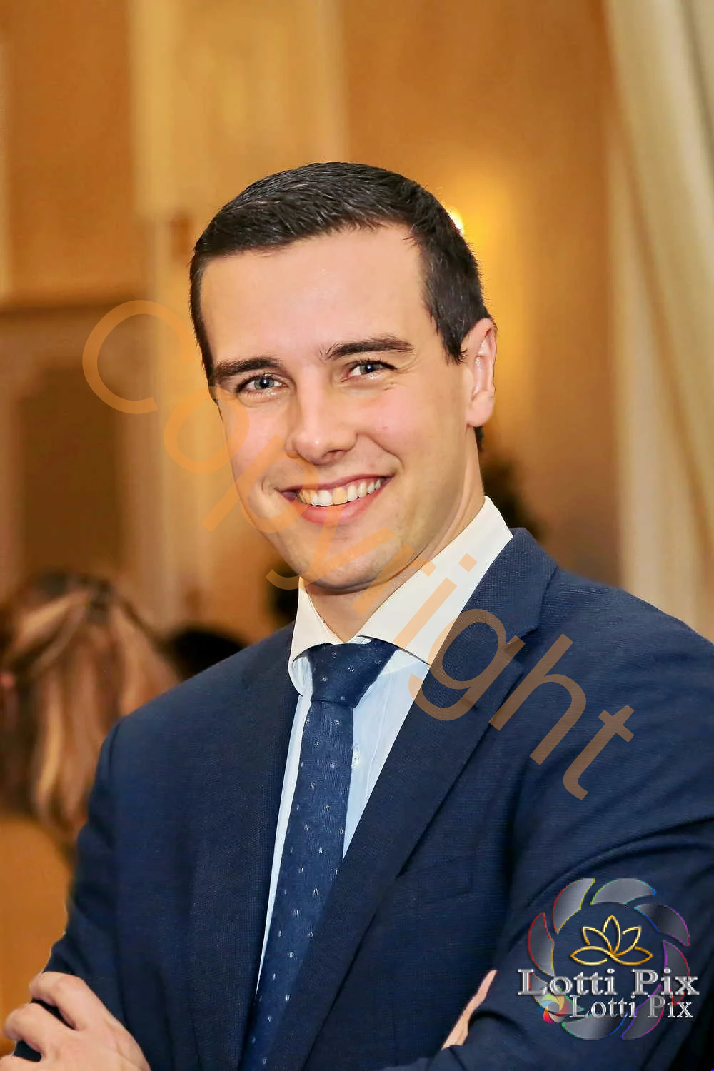 Portrait-homme-costume-cravatte-bras-croisés photographe portrait marseille,votre photo de profil,marseille,portraitiste,photo linkedin professionnelle,portrait linkedin,portrait d'entreprise,trombinoscope,service photo,service portrait,self portrait marseille,self portrait,portrait mise en valeur,son portrait professionnel,portraits de femmes,portrait d'homme,portrait de groupe,portrait,portrait corporate,portrait artistique,portrait creations,portrait creator,portrait creative network,portrait creative photography